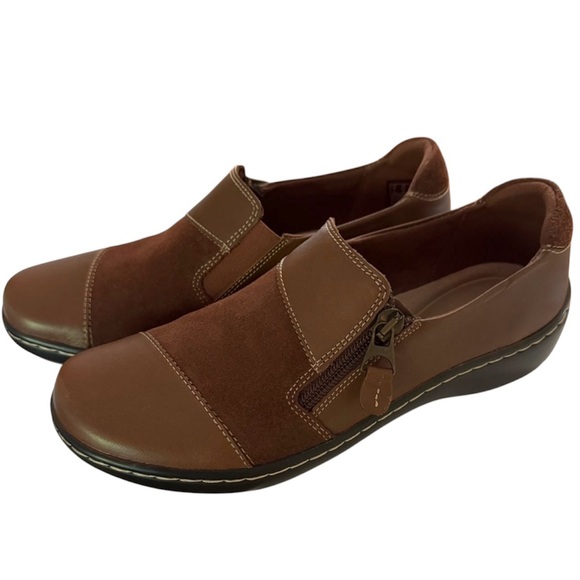 Clarks Size 8.5 Brown Slip On Shoes - Picture 2 of 4